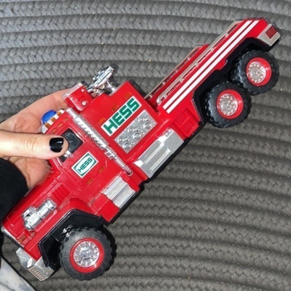 2015 Hess Fire Truck works needs batteries some signs of wear & play.